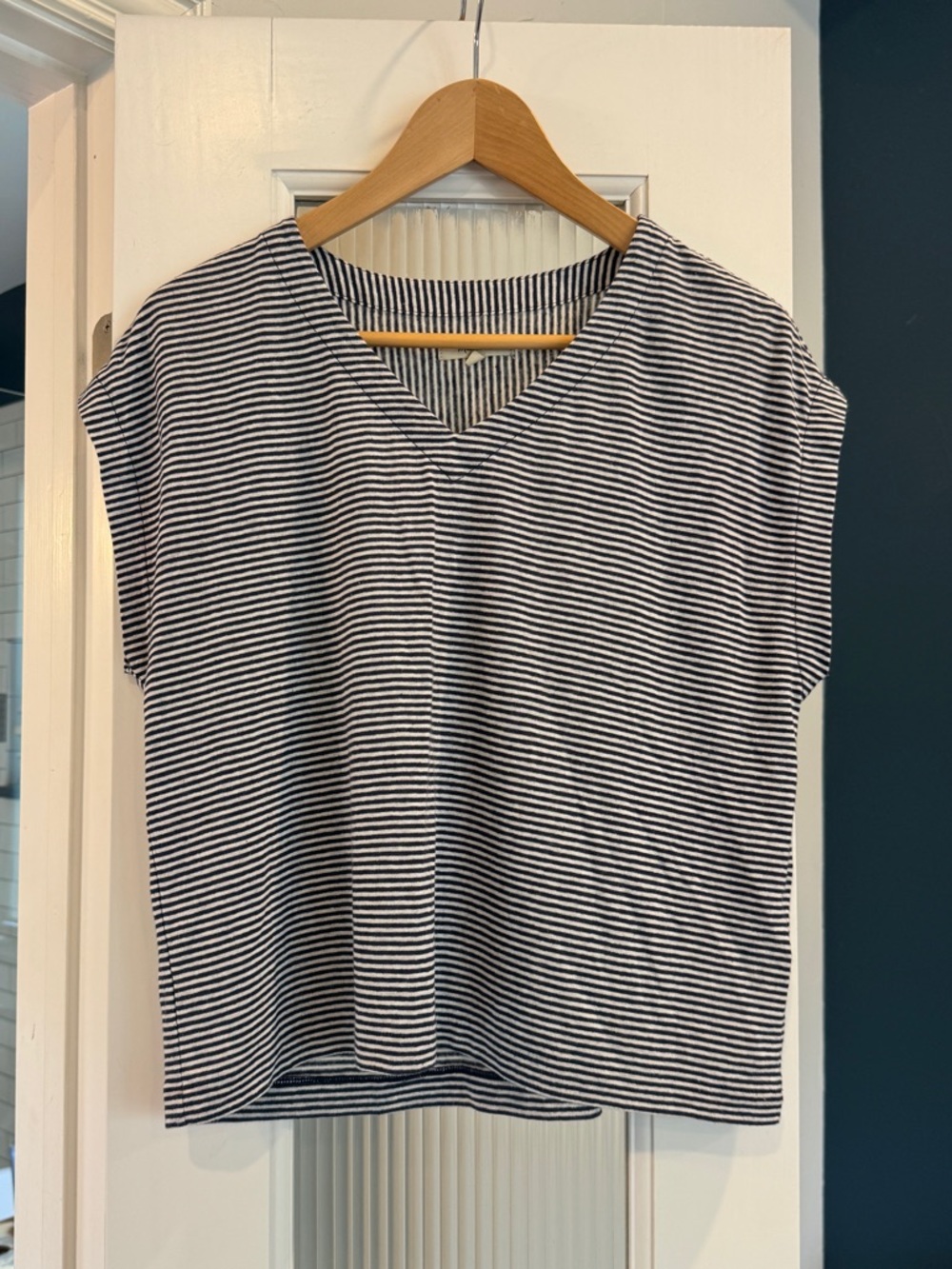 Madewell Striped V-Neck Short Sleeve Top - Navy and White
